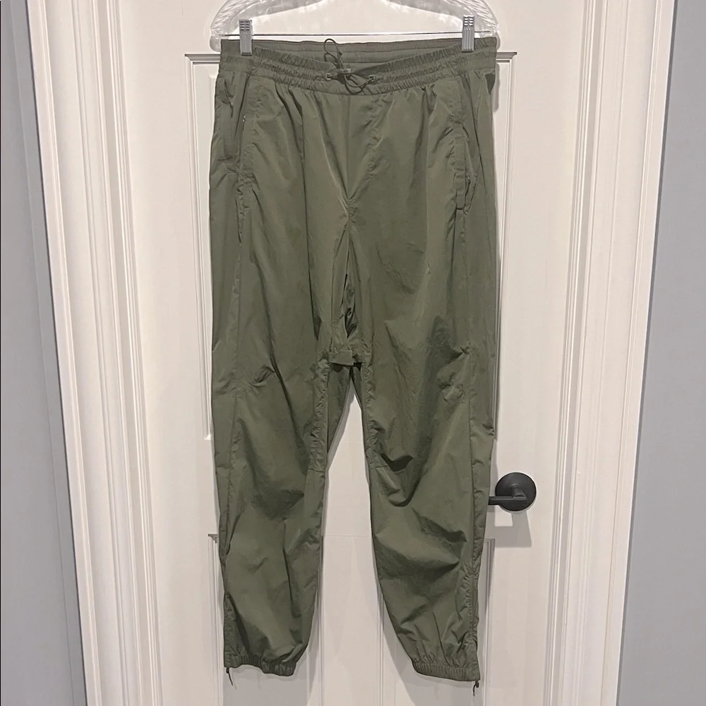 Lululemon Evergreen Jogger Men’s Medium Olive Green Large Track Pants Joggers